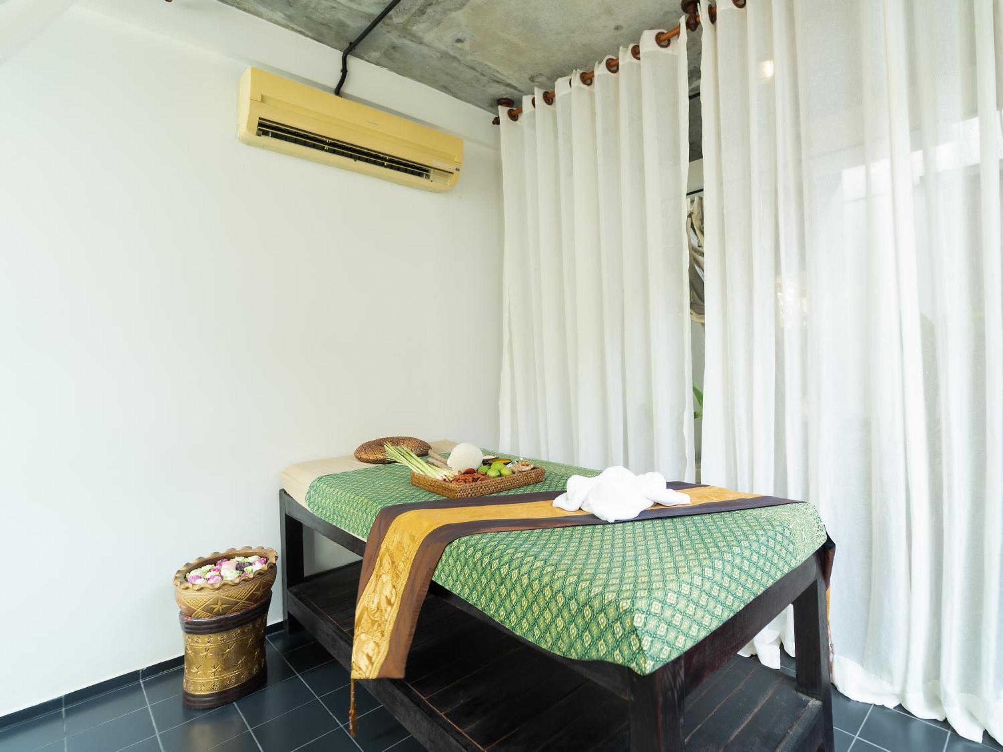 Tunnel Urban Retreat Hotel Siem Reap Buitenkant foto