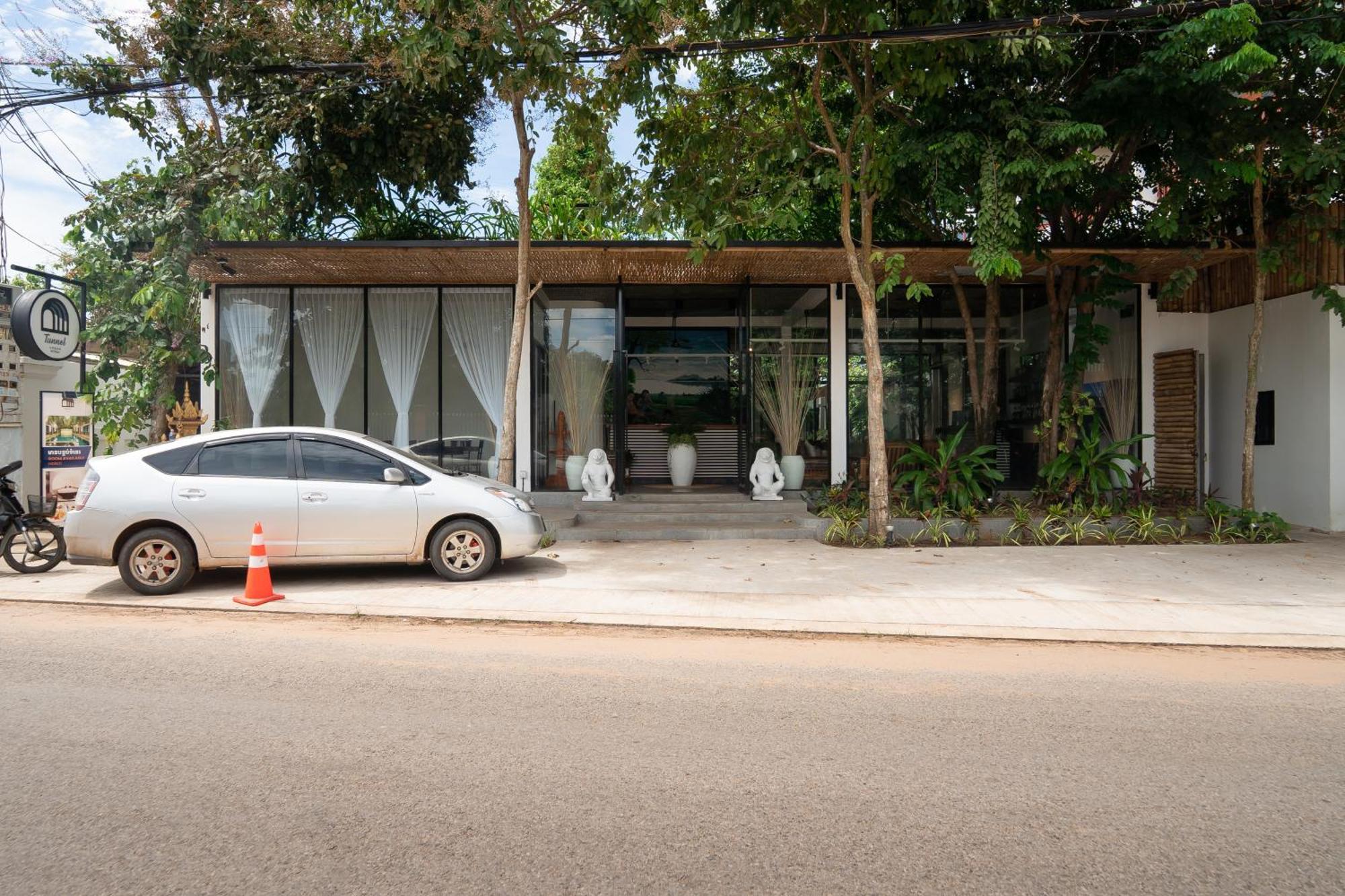 Tunnel Urban Retreat Hotel Siem Reap Buitenkant foto
